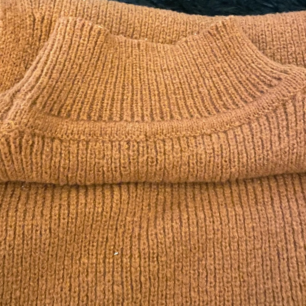 No sleeve sweatshirt turtle neck